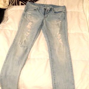 Distressed AE skinnies